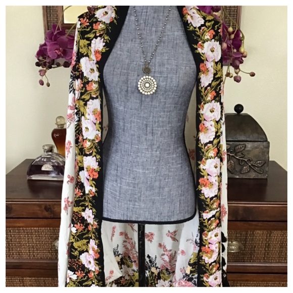 Free People Bali Wrapped In Blooms Shawl.  NWT. - Picture 7 of 8